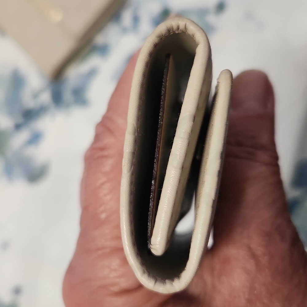Gucci wallet key case set. Very good condition with very few callouts. - Picture 11 of 11